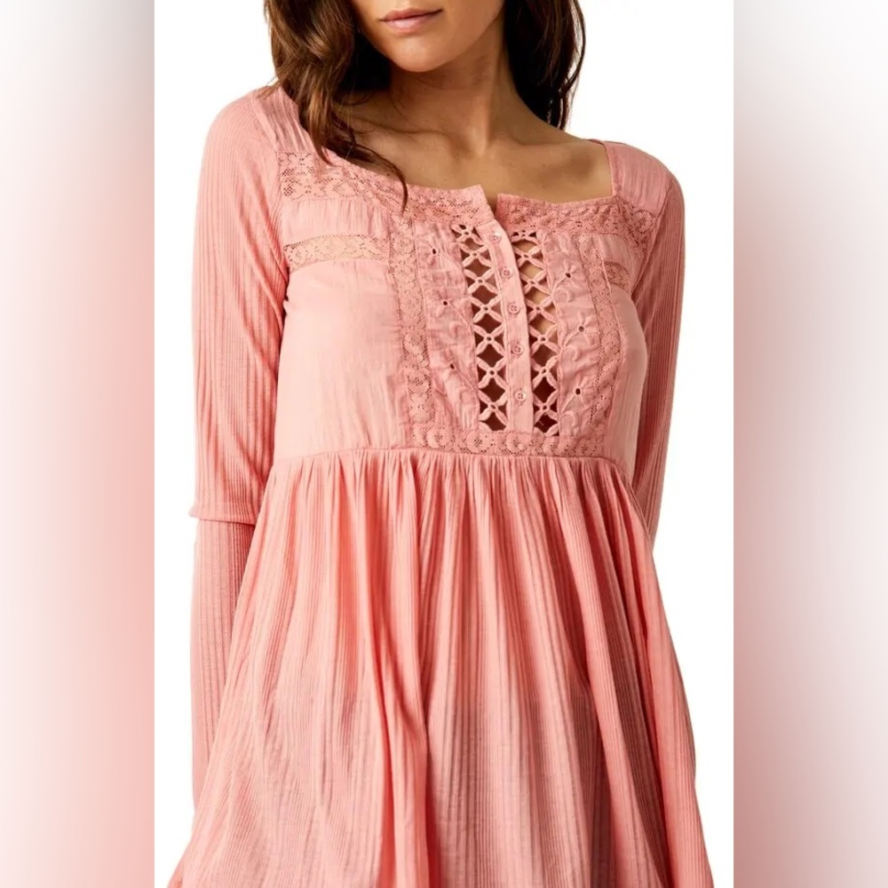 Free People Pretty Please Tunic Top in the color Rosetta. Size Small, NWT